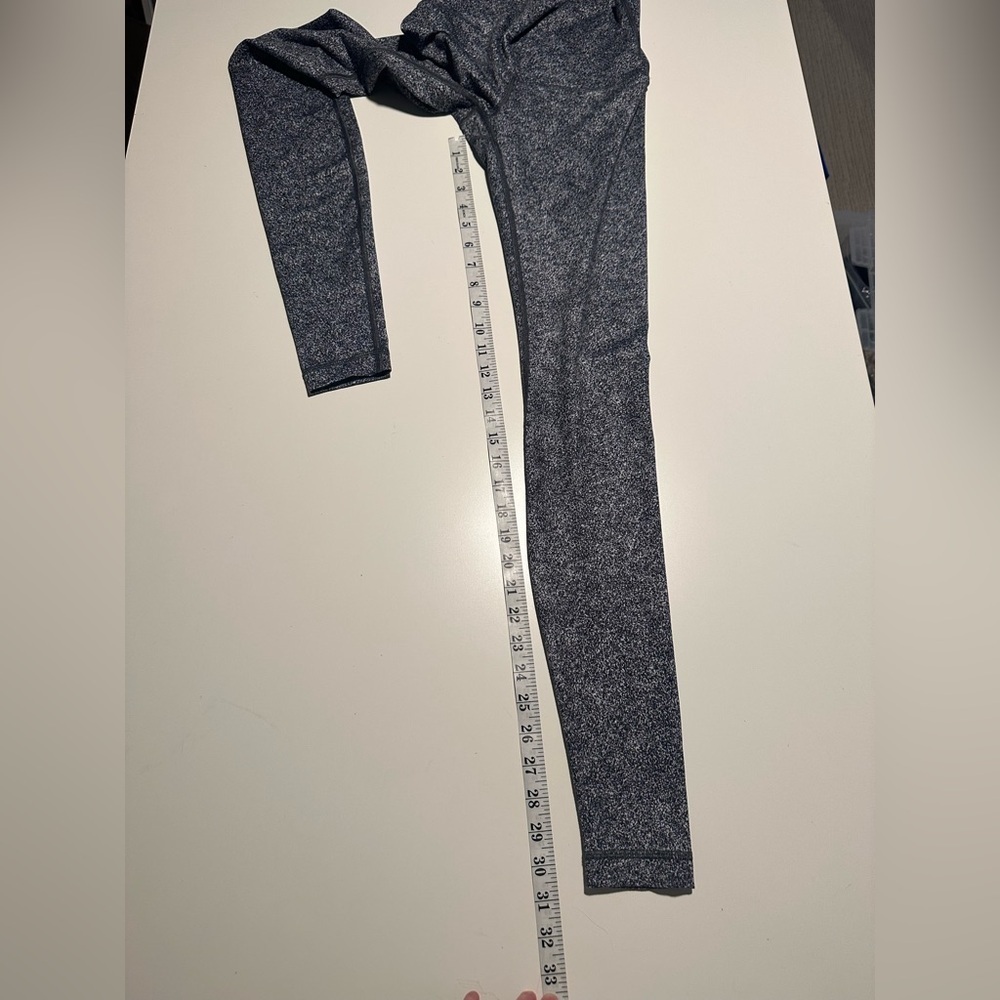 lulu lemon long leggings size 4 - Picture 3 of 6